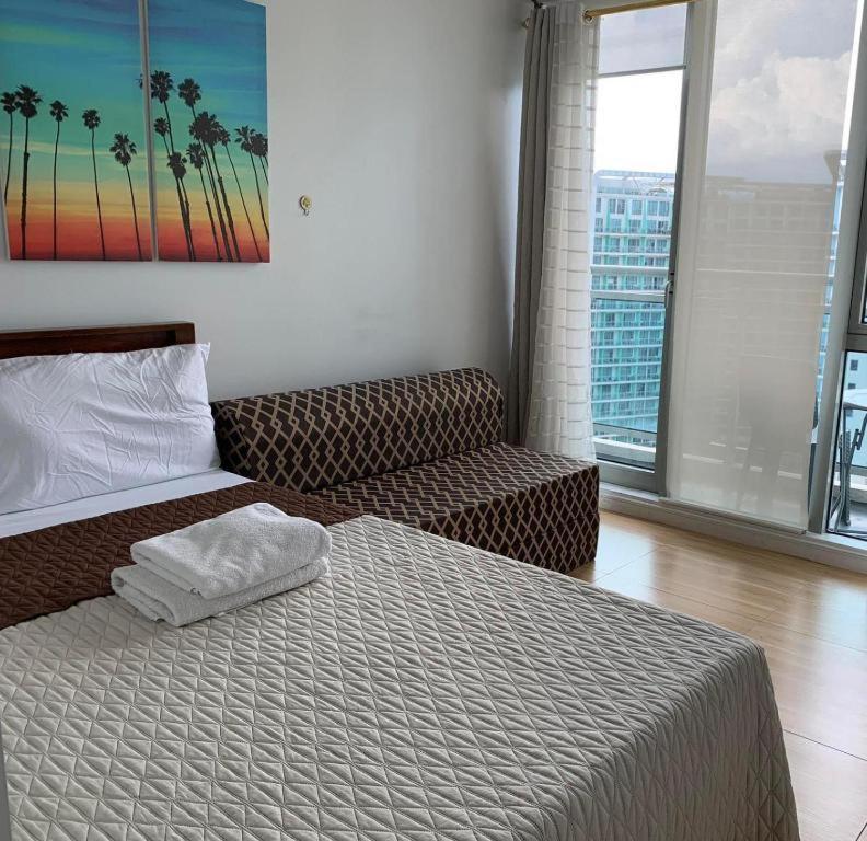 Azure C5 Man-Made Beach Balcony Multiple Units Manila Ngoại thất bức ảnh