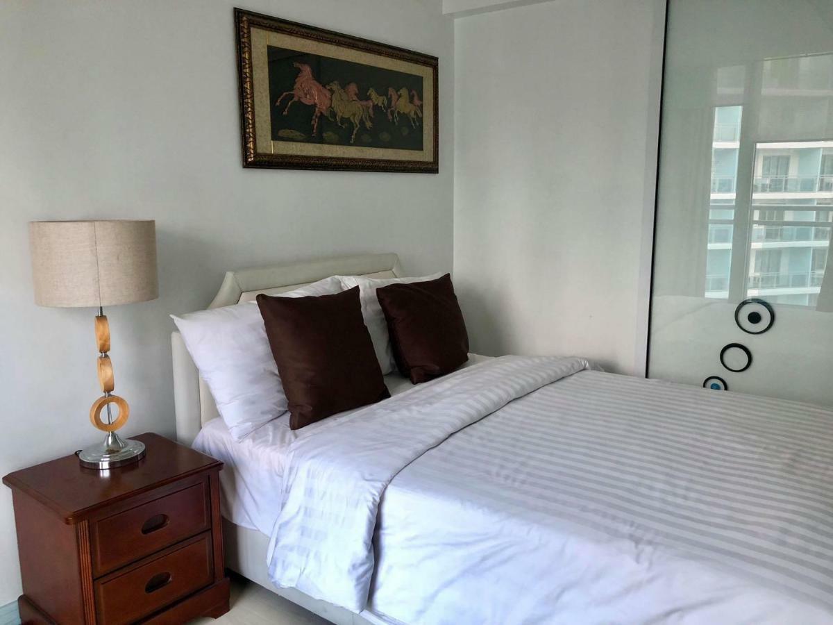 Azure C5 Man-Made Beach Balcony Multiple Units Manila Ngoại thất bức ảnh