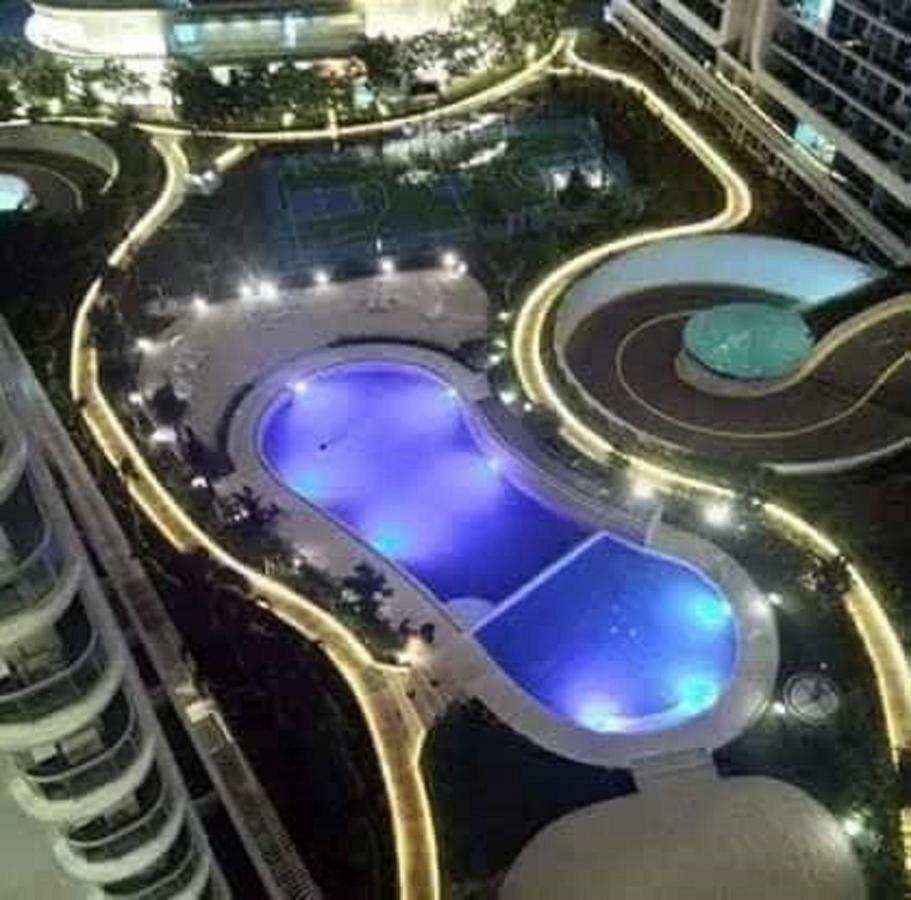 Azure C5 Man-Made Beach Balcony Multiple Units Manila Ngoại thất bức ảnh