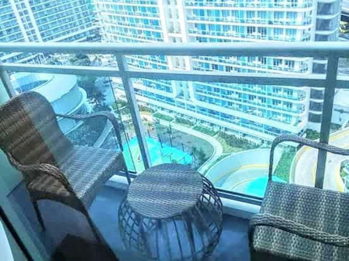 Azure C5 Man-Made Beach Balcony Multiple Units Manila Ngoại thất bức ảnh