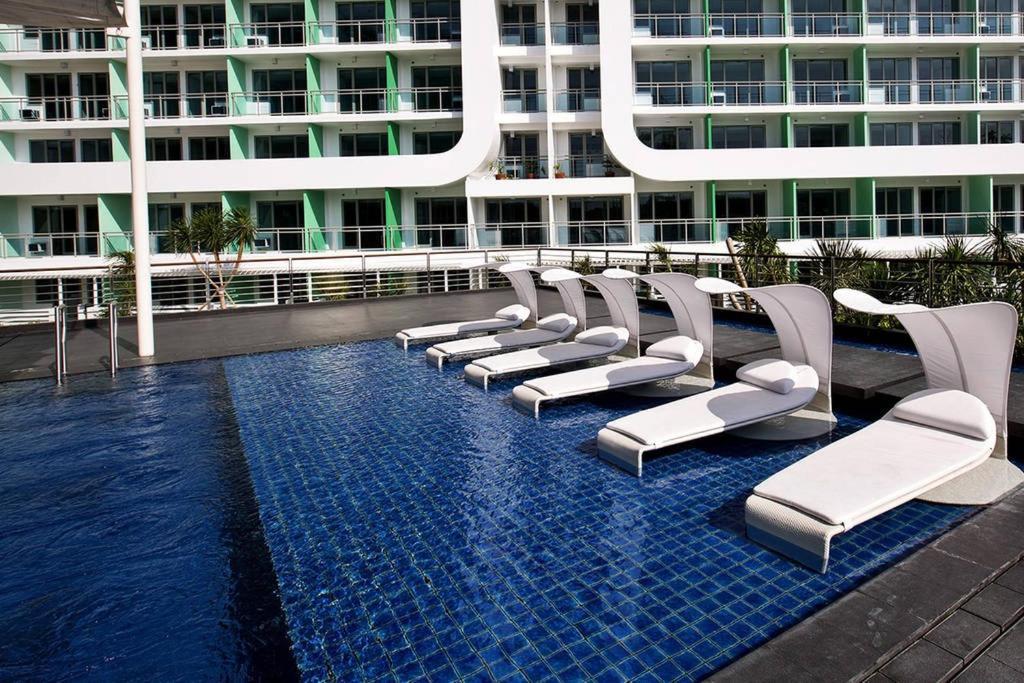 Azure C5 Man-Made Beach Balcony Multiple Units Manila Ngoại thất bức ảnh
